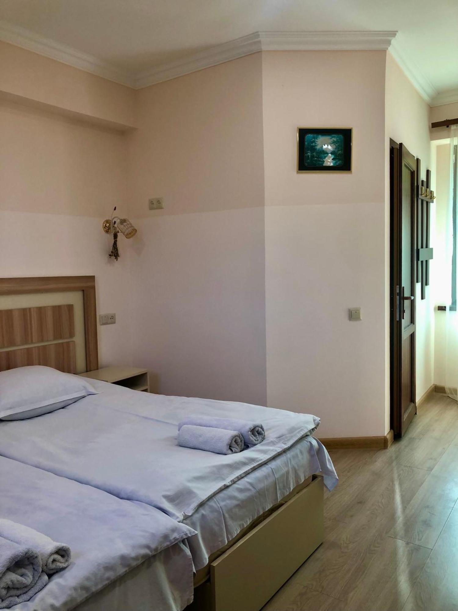 Guest House Anahit 伊杰万 外观 照片