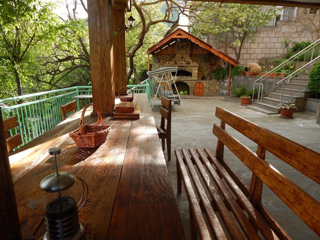 Guest House Anahit 伊杰万 外观 照片
